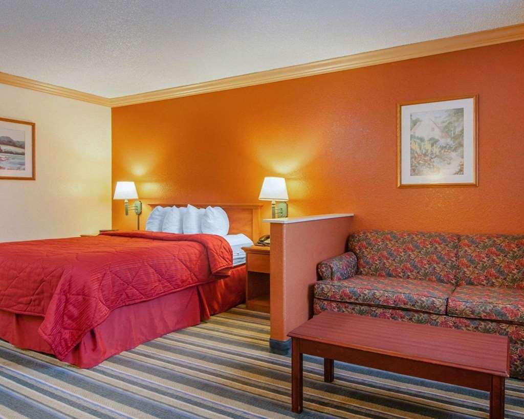 Quality Inn & Suites Medford Airport Room photo