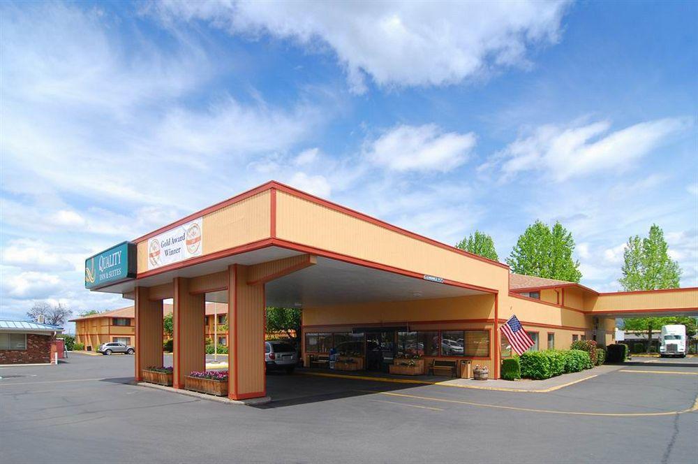 Quality Inn & Suites Medford Airport Exterior photo