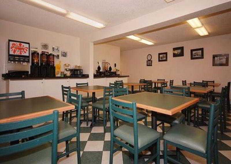 Quality Inn & Suites Medford Airport Restaurant photo